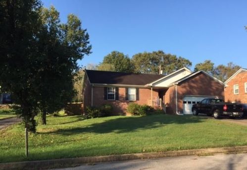 101 Pickett Dr, Versailles, KY 40390-1222