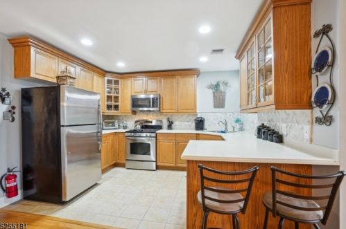 8 Dylan Dr, Sparta NJ  07871-2875 exterior