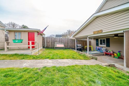 2703 Kansas St, Mckeesport PA  15132-7841 exterior