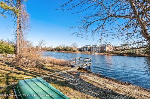 323 Lk Shr Dr, Bricktown NJ 08723-6013 exterior