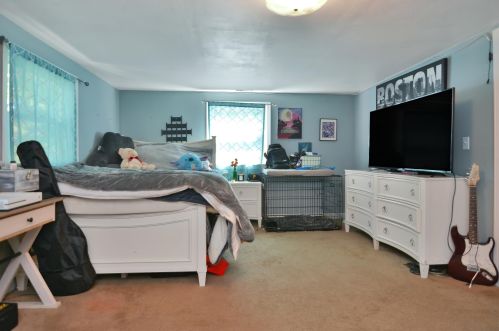 32 Fairview Ave, Nashua NH 03060-4105 exterior