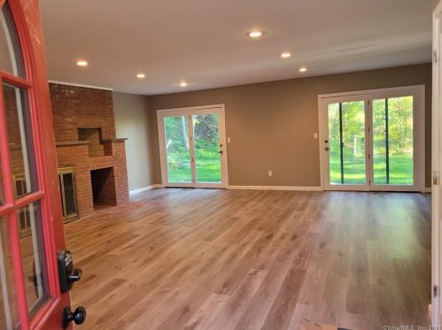 102 Ledge Rd, Plainville, CT 06062-2526
