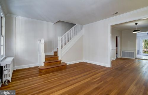 2462 Tunlaw Rd, Washington, DC 20007-1839