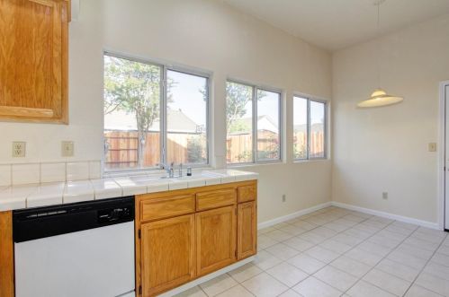 8635 Windsor Point Way, Elk Grove CA  95624-3431 exterior