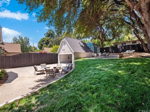 493 Altadena Dr, Altadena CA  91001-2243 exterior