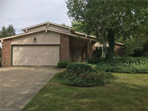 32900 Cromwell Dr, Cleveland OH  44139-4804 exterior