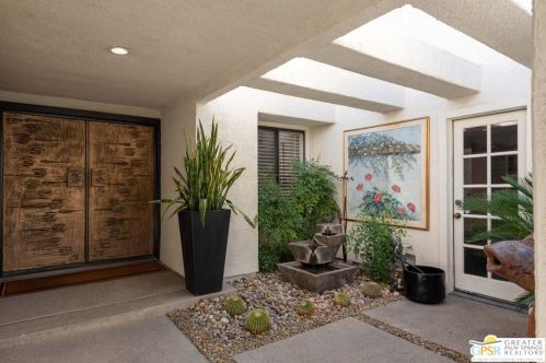 4 Vista Loma Dr, Rancho Mirage CA  92270-2959 exterior