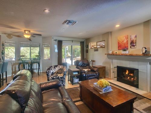 2435 Deland Dr, Alpine CA  91901-3192 exterior