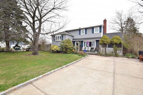 1449 Ackerson Blvd, Bayshore, NY 11706-3840