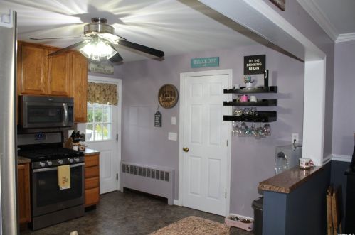 141 Ohio St, North Lindenhurst NY 11757-5411 exterior