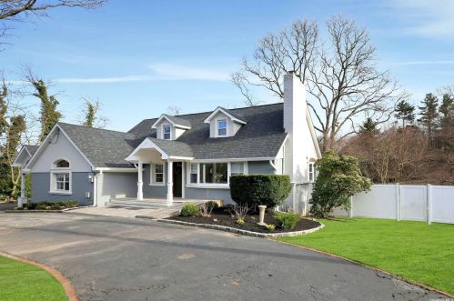 514 Wolf Hill Rd, Huntington Station, NY 11746-5725