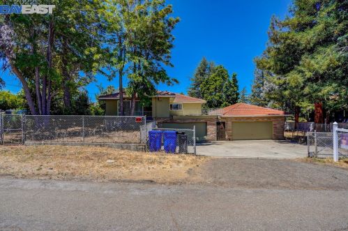 22897 Valley View Dr, Hayward, CA 94541-3540