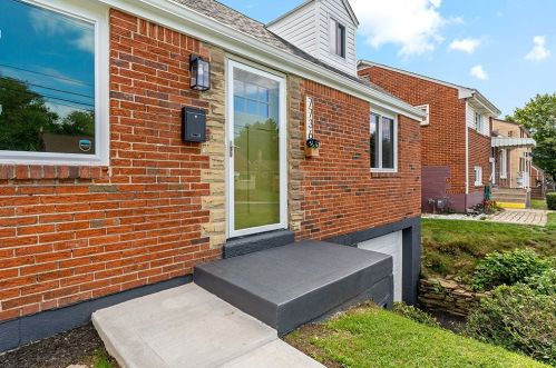 7736 Mark Dr, Verona, PA 15147-1541