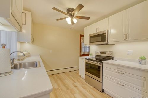 32 Maple View Dr, Waterbury CT  06716-1643 exterior