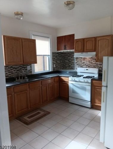 104 Munn Ave, Newark NJ  07106-1369 exterior