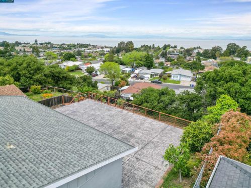 1175 Mcdonald Dr, Pinole CA  94564-2501 exterior