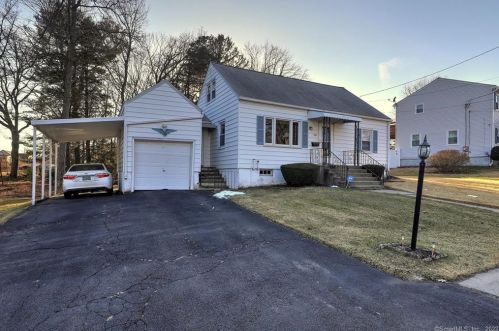 150 Rosewood Pl, Bridgeport, CT 06610-1138