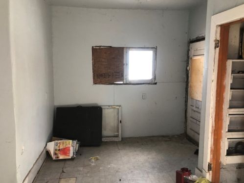 217 12th St, Beaver Falls, PA 15010-4454