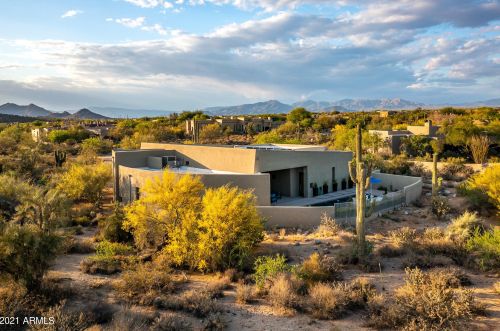 8400 Dixileta Dr, Scottsdale AZ 85266-2256 exterior