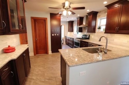 51 Floyd Rd, Verona, NJ 07044-2523