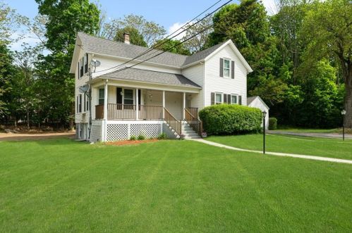 12 Nate Whipple Hwy, Cumberland, RI 02864-1409