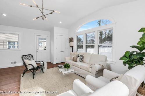 11 Fisher Pl, Tinton Falls NJ  07701-2317 exterior