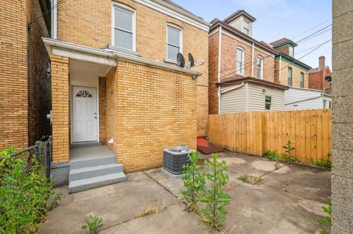 1211 Jancey St, Pittsburgh PA  15206-1146 exterior