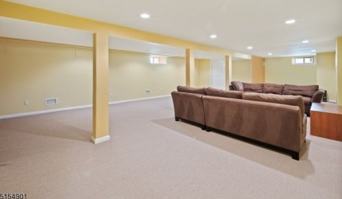 23 Alan Dr, Parsippany NJ  07054-4101 exterior