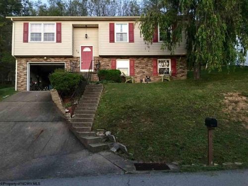 18 Arrowood Dr, Lake Ridge, WV 26330-1053