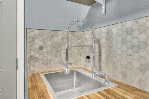 9020 Grove St, Elk Grove CA  95624-2318 exterior