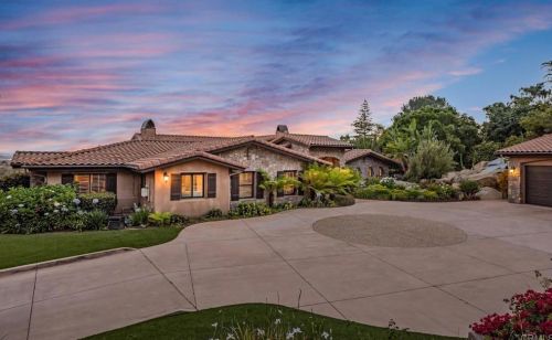 900 Quails Trail Rd, Vista, CA 92081-7539