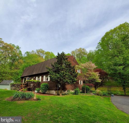 970 Browns Dr, Easton, PA 18042-9455