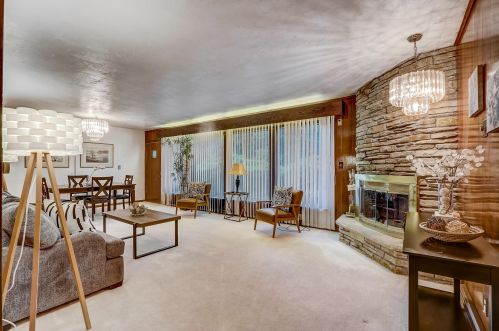 8985 Seneca Rd, Milwaukee, WI 53217-1762