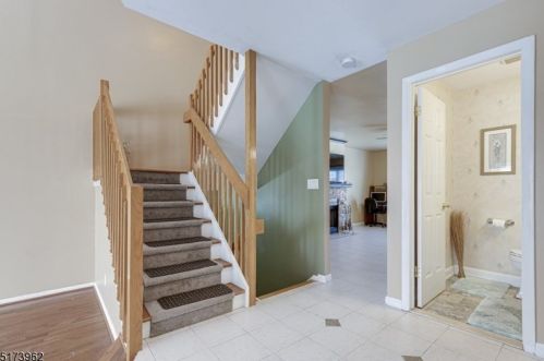 61 Woodland Dr, West Paterson NJ  07424-3707 exterior