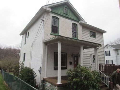 2216 2 St, South Connellsville PA  15425-5313 exterior