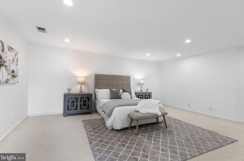 3709 Whispering Ln, Falls Church VA  22041-1121 exterior