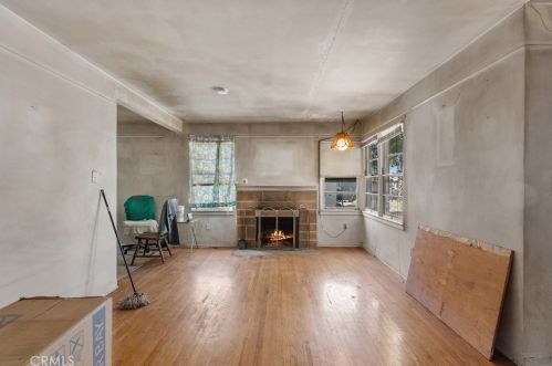 15214 Saticoy St, Van Nuys CA 91406-2333 exterior