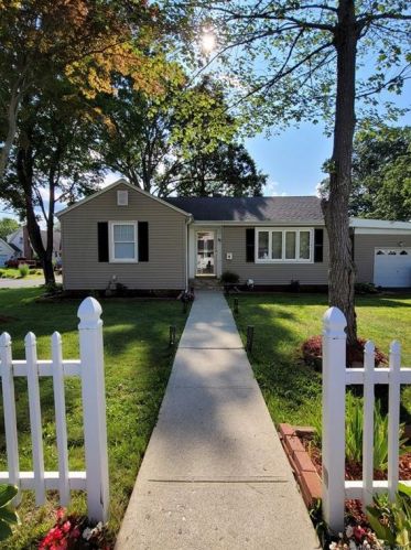 88 Beach St, New Britain, CT 06053-2322