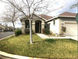 213 Waters Edge Dr, Waterford, CA 95386-8852