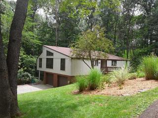 552 Taylor Dr, Canonsburg, PA 15317-2830