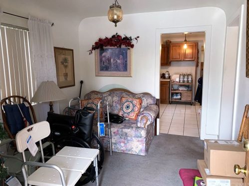 854 E St, Colton, CA 92324-2607