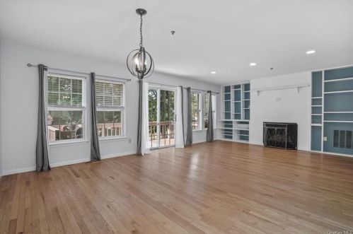 228 Mallard Ct, Yorktown Hgts NY  10598-1975 exterior