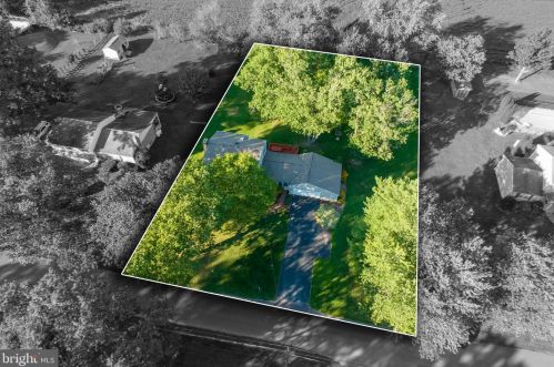 871 Chester Dr, Pottstown PA 19465-7518 exterior