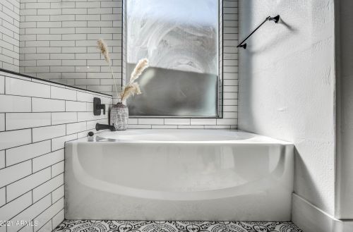 6434 12 St, Phoenix AZ 85086-4804 exterior