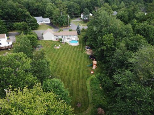 7 Olesen Rd, Derry NH 03038-4847 exterior