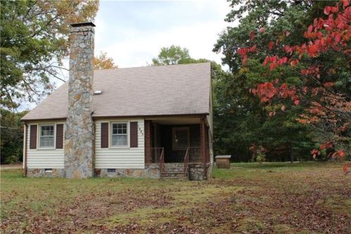 1605 Dodson St, Greensboro, NC 27405-1603