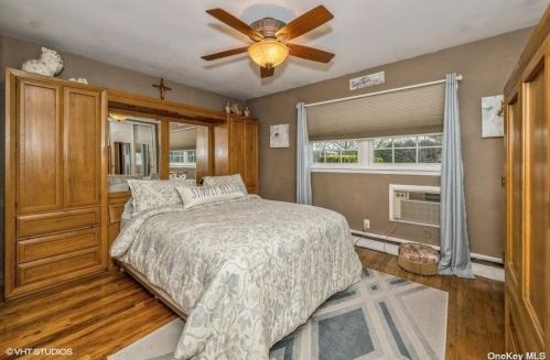 3691 Prairie Path, Bethpage NY  11714-4021 exterior