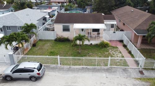 2934 100th St, Miami, FL 33147-2040