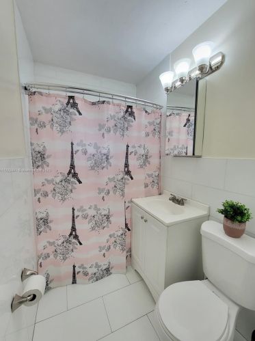 17 Suffolk Ave, Hialeah FL  33010-5035 exterior