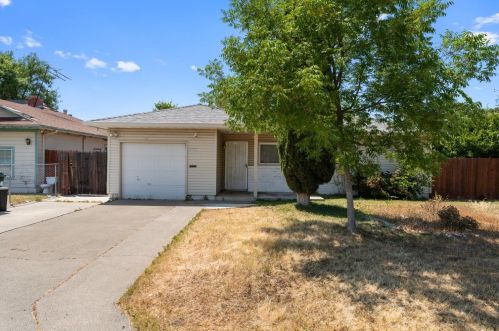 5813 Georgia Dr, North Highlands, CA 95660-4726